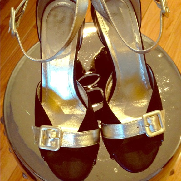 REDUCED! Anyi Lu modern chic black and gold heels