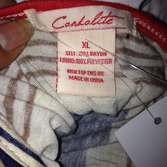 SOLD🎉🎉 Sparkly Cute Top🌟 - Picture 2 of 3