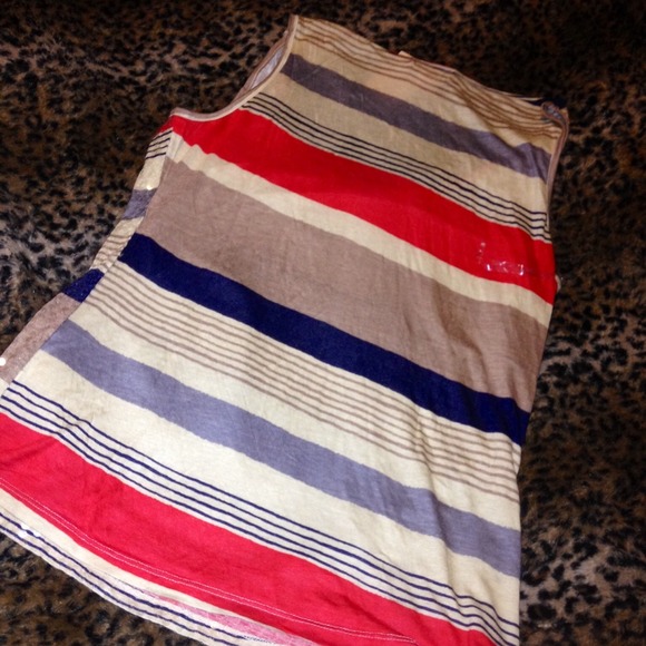 SOLD🎉🎉 Sparkly Cute Top🌟 - Picture 3 of 3