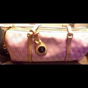 Wishes Come True With "Aladdin" 30th Anniversary Collection From Dooney & Bourke - Foto 3