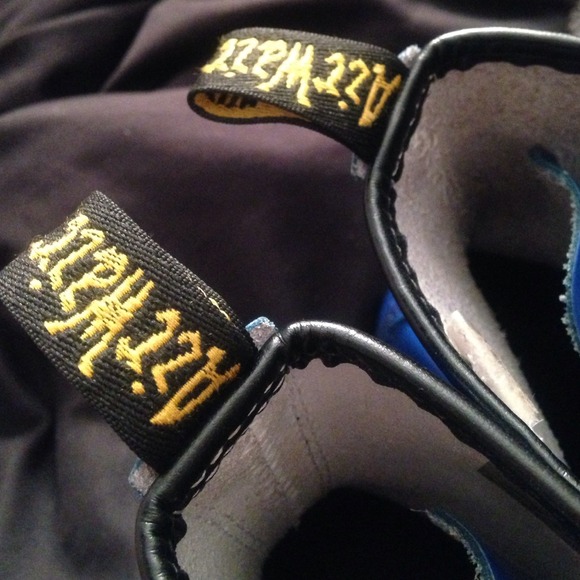 ❌SOLD❌ Royal Blue Patent Leather Doc Martens - Picture 3 of 4