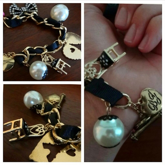 Betsey Johnson bracelet - Picture 2 of 4