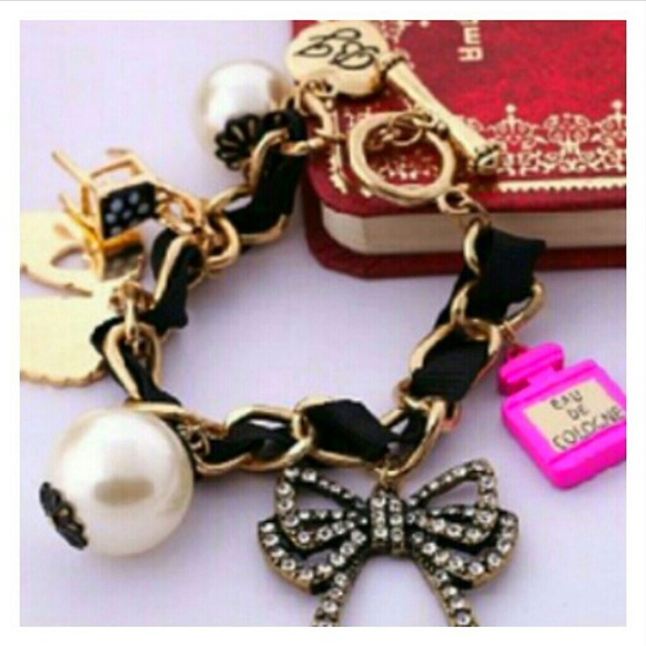 Betsey Johnson bracelet - Picture 4 of 4