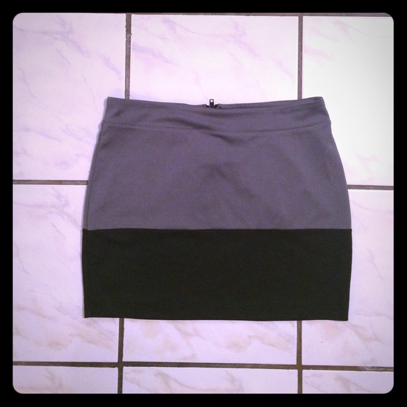 Urban Outfitters Dresses & Skirts - 🚨bundled 🚨 Gray and black color block mini skirt