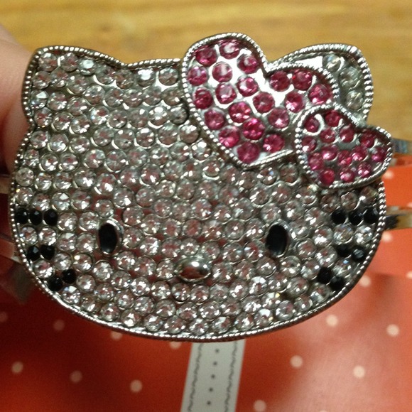🎀FREE WITH ANY PURCHASE🎀 Hello Kitty Bracelet - Picture 2 of 4