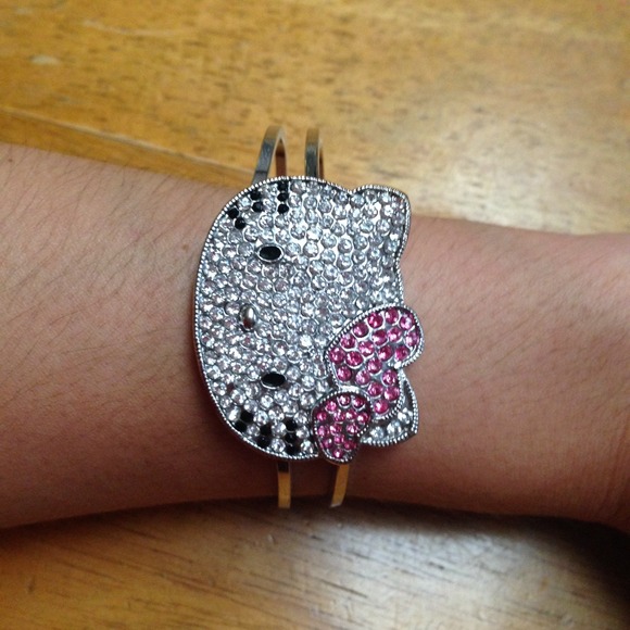 🎀FREE WITH ANY PURCHASE🎀 Hello Kitty Bracelet - Picture 4 of 4