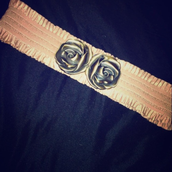 Rose Clasp Waist Belt