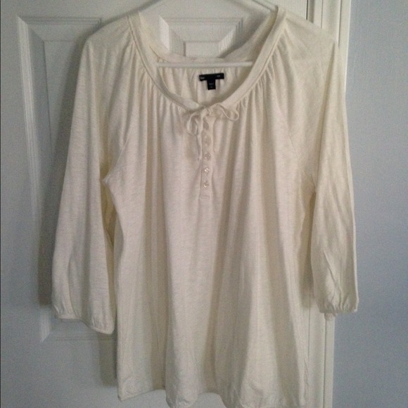 Cream color soft GAP top- *NEW