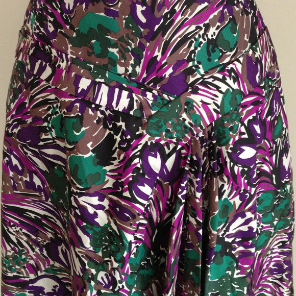 šHOST PICKš Elie Tahari patterned silk skirt - Picture 3 of 4