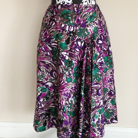 šHOST PICKš Elie Tahari patterned silk skirt - Picture 4 of 4