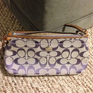 ✂️Coach wristlet