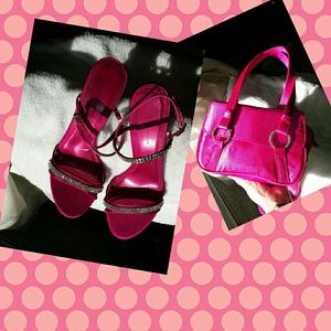 🔖REDUCED 🔖      HOT HEELS  and Purse to Match