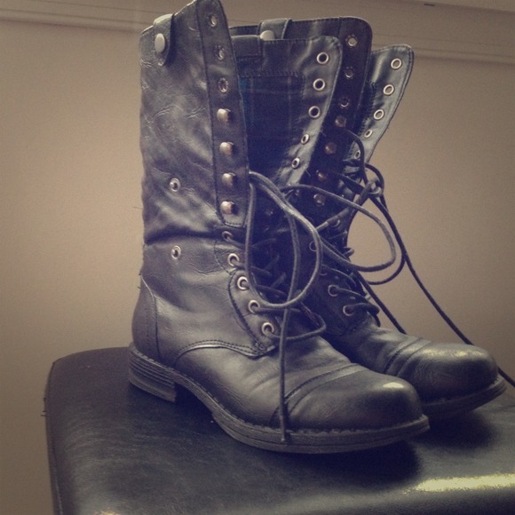 Steve Madden- combat boots ❤️