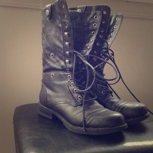 Steve Madden- combat boots ❤️