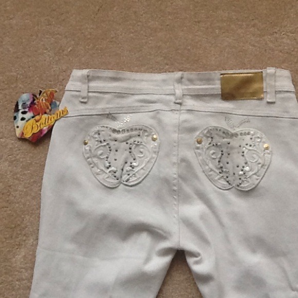 Apple Bottom Capris - Picture 2 of 3