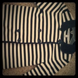 A elbow length sailor top