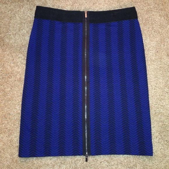 BCBG Dresses & Skirts - BCBG Chevron Zipper Accent High Waisted Skirt