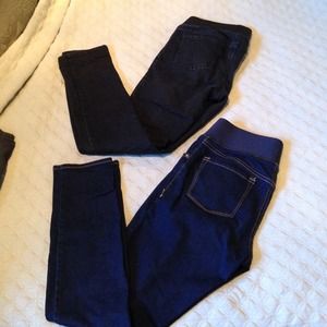 Two pair Old Navy Maternity skinny jeans!
