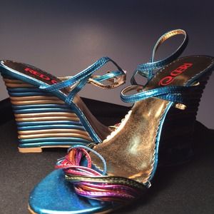 Multi-colored platform wedges