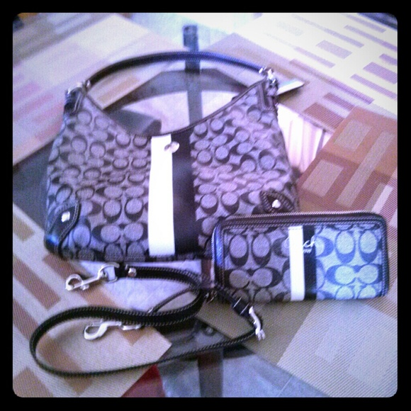 Coach Handbags - Weekend Flash Sale Authentic Coach Wallet/Bag