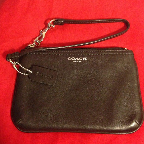 🔥REDUCED🔥 👜COACH Legacy Leather Wristlet 🎀