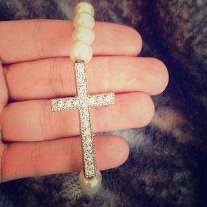 Cross pearl bracelet
