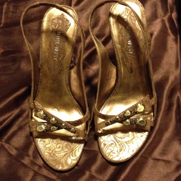 Beautify gold shoes!! - Picture 1 of 4