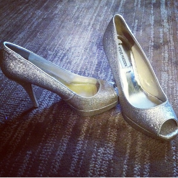 Steve Madden // gold sparkle heels