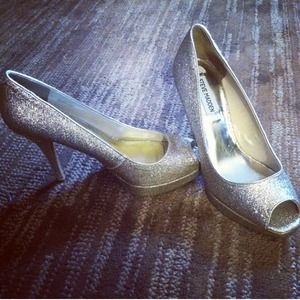 Steve Madden // gold sparkle heels