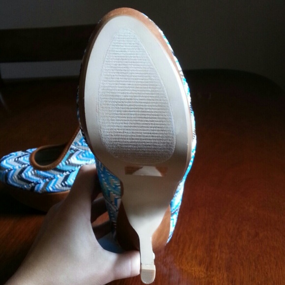 Never been worn Onyx heels - Picture 2 of 3