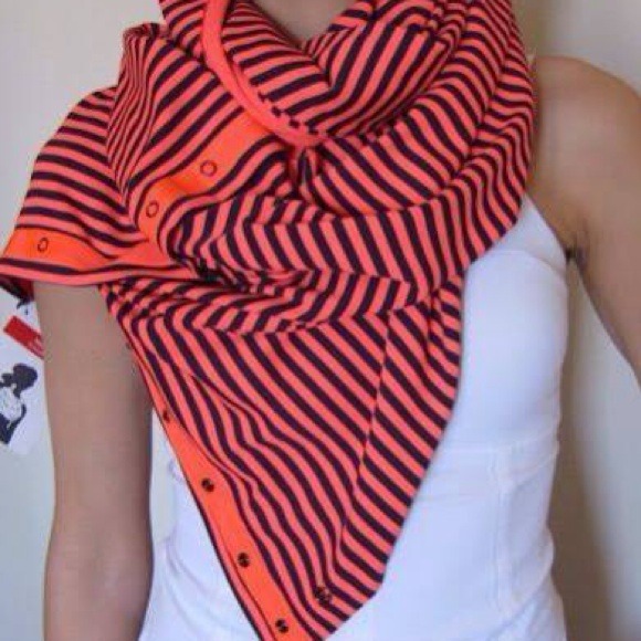 Lululemon vinyasa scarf NWOT
