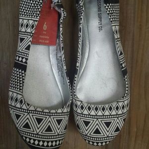 Black and white ballet Aztec flats