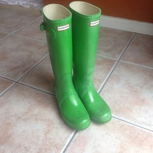 Re poshing Apple green tall Hunter boots