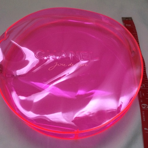 CHANEL Accessories - 💯Chanel Round pink clear case. Authentic