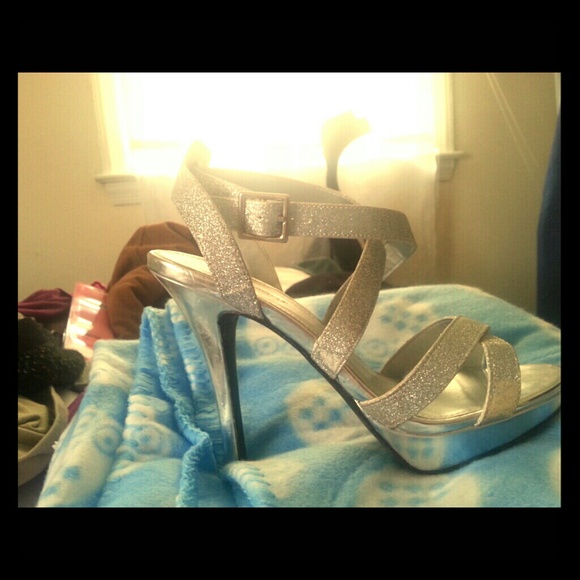Silver glittering strappy heels - Picture 1 of 2