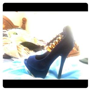 Blue velvety stilettos