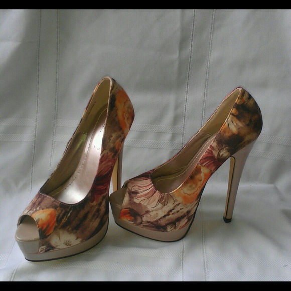 High Heels - Picture 1 of 3