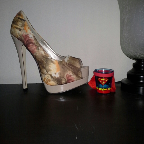 High Heels - Picture 2 of 3