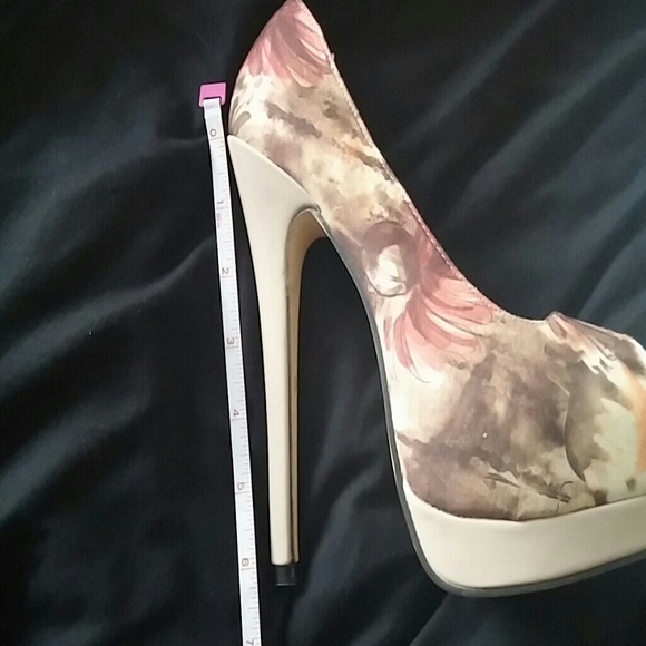 High Heels - Picture 3 of 3