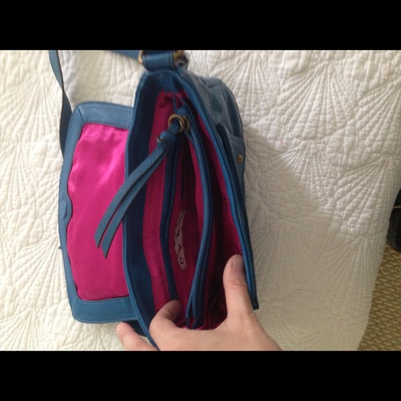 HYPE blue cross body purse - Picture 2 of 3