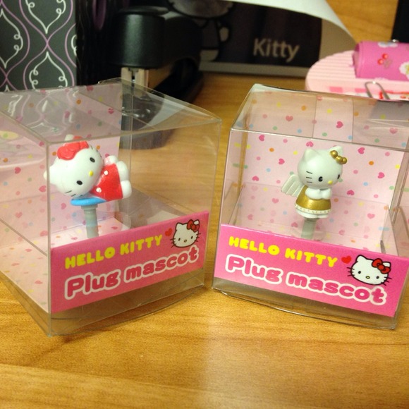 Hello Kitty  iPhone plug mascot bundle
