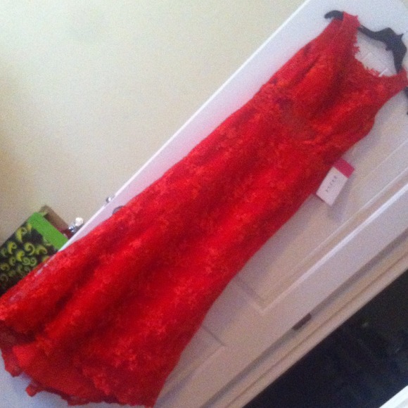 Dresses & Skirts - Red elegant dress for special event size 6