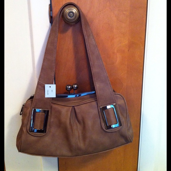 PRICED REDUCED! Very roomy leather kiss lock purse