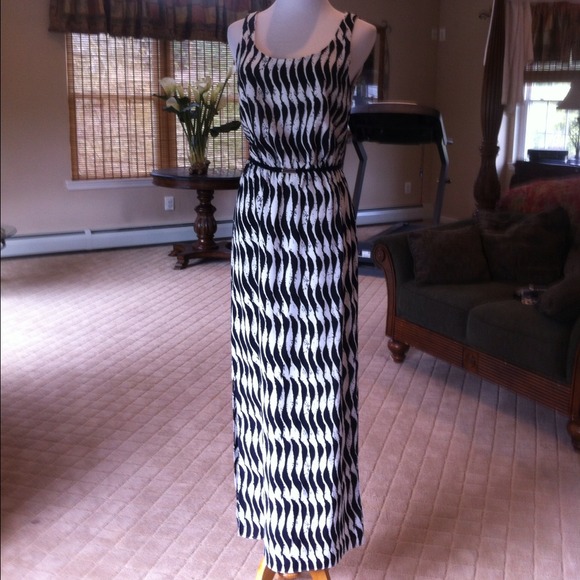 Side slits dress
