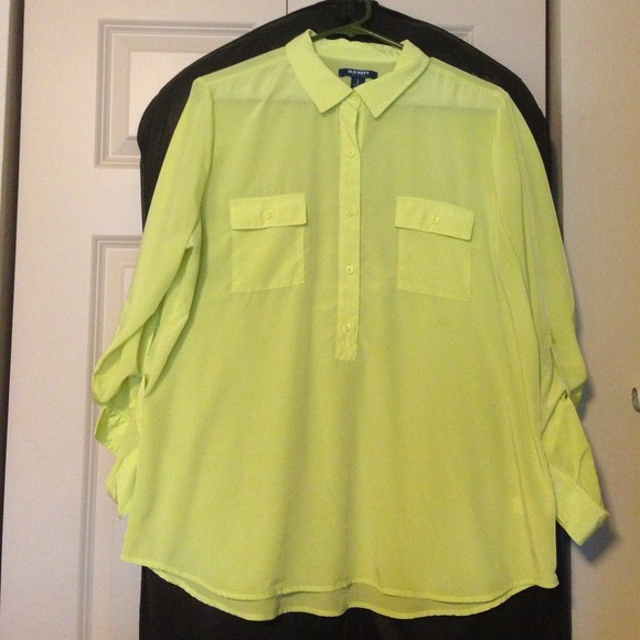 ❌❌SOLD❌❌Old navy lime blouse.