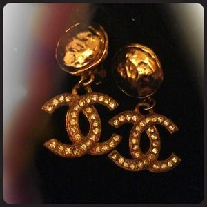Authentic Vintage CHANEL Earrings 🌸