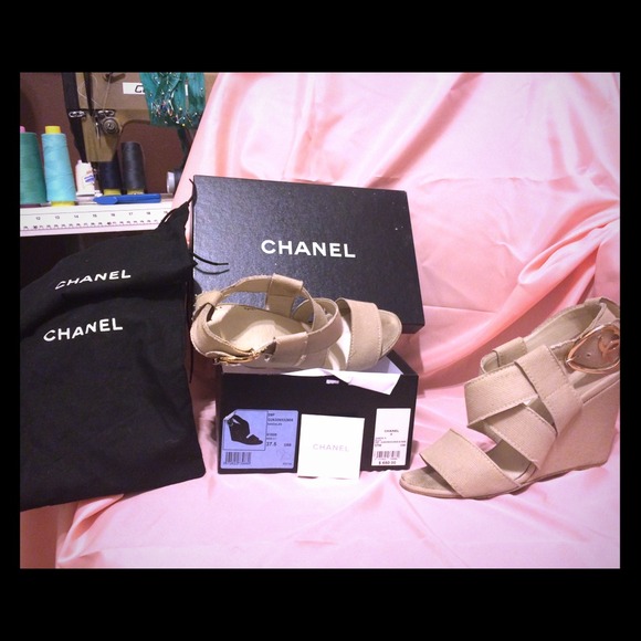 Authentic Chanel heart C's summer linen wedges - Picture 1 of 4