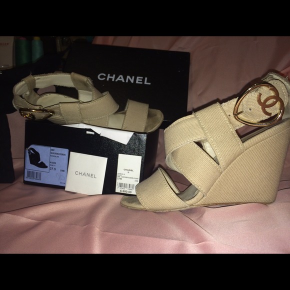 Authentic Chanel heart C's summer linen wedges - Picture 3 of 4