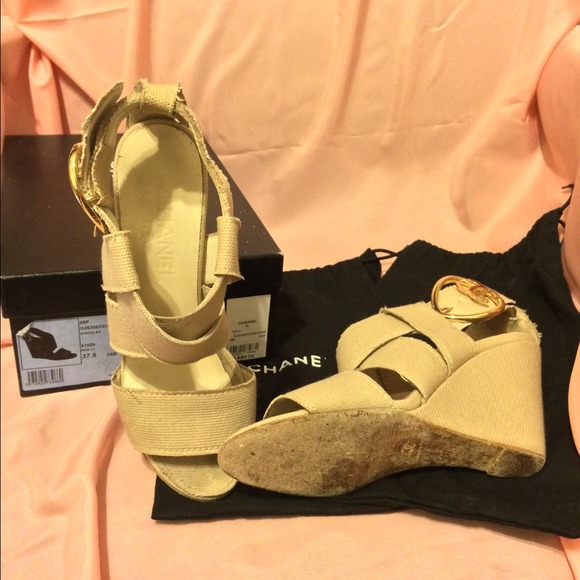 Authentic Chanel heart C's summer linen wedges - Picture 4 of 4