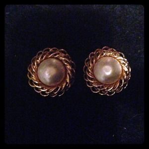 Authentic Vintage CHANEL Earrings 🌸